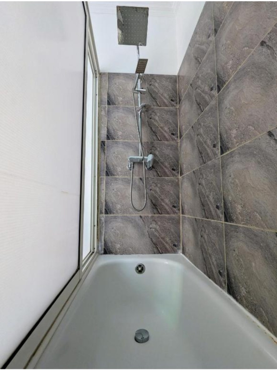 Chambre Familiale Supérieure — douche