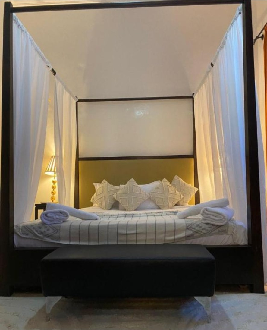 Suite Supérieure — miroir et décoration